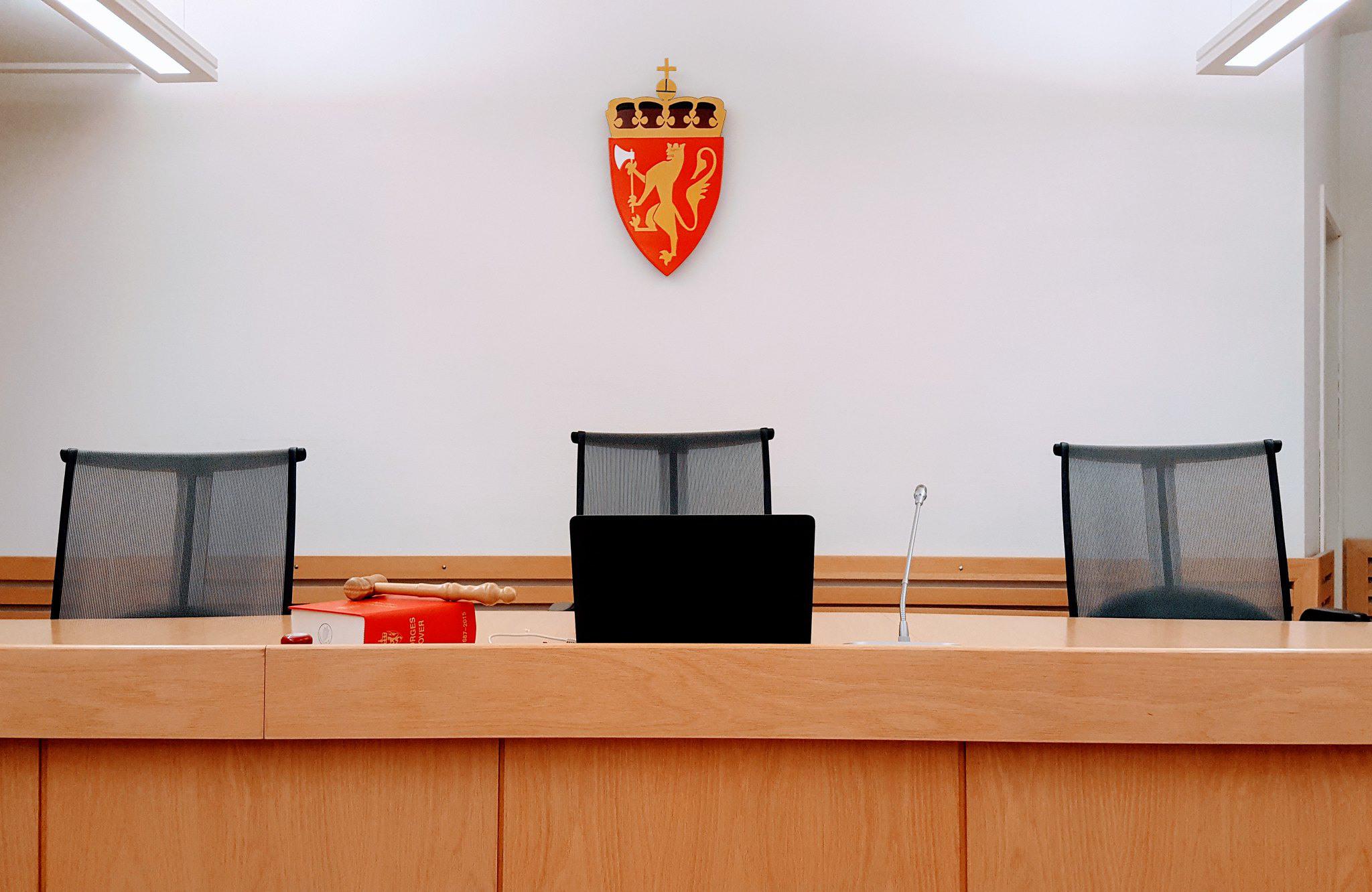 Правосудие, которому доверяет большинство, укрепляет демократию, считают в Швеции. Фото из шведского суда.